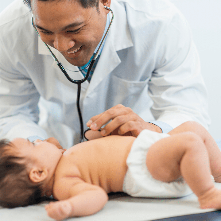 ¿Cuál es la función de un pediatra en la vida de un niño?